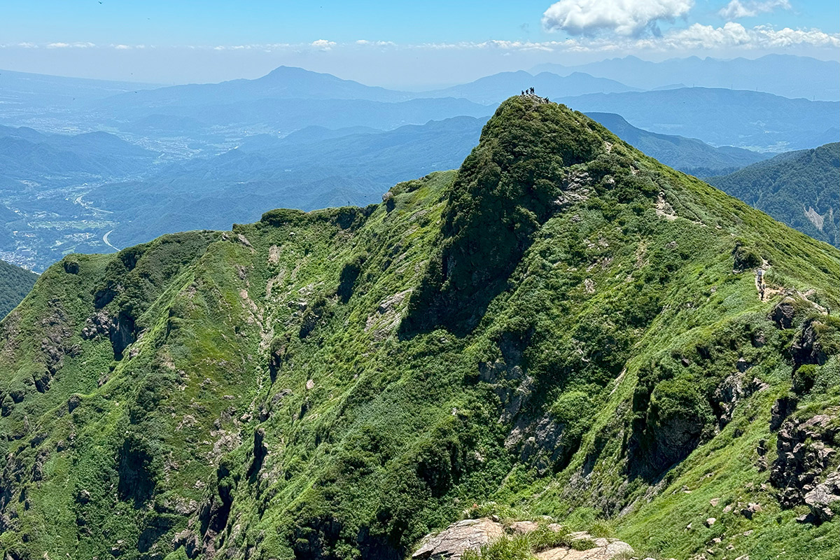 谷川岳の双耳峰「トマの耳」の名前を冠した登山用バックパック『TOMANO トマノ』