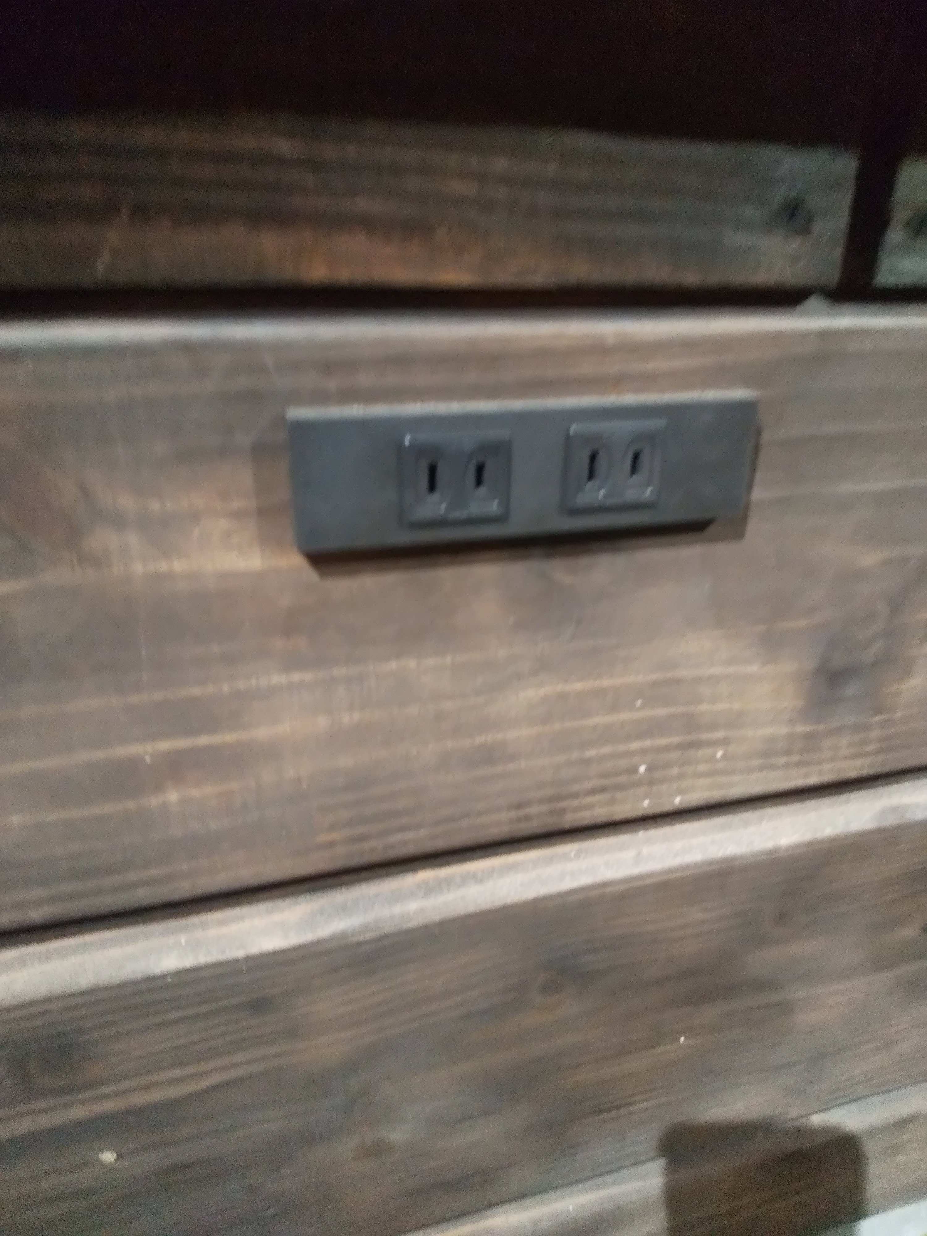 とりあえず電気工事が前進