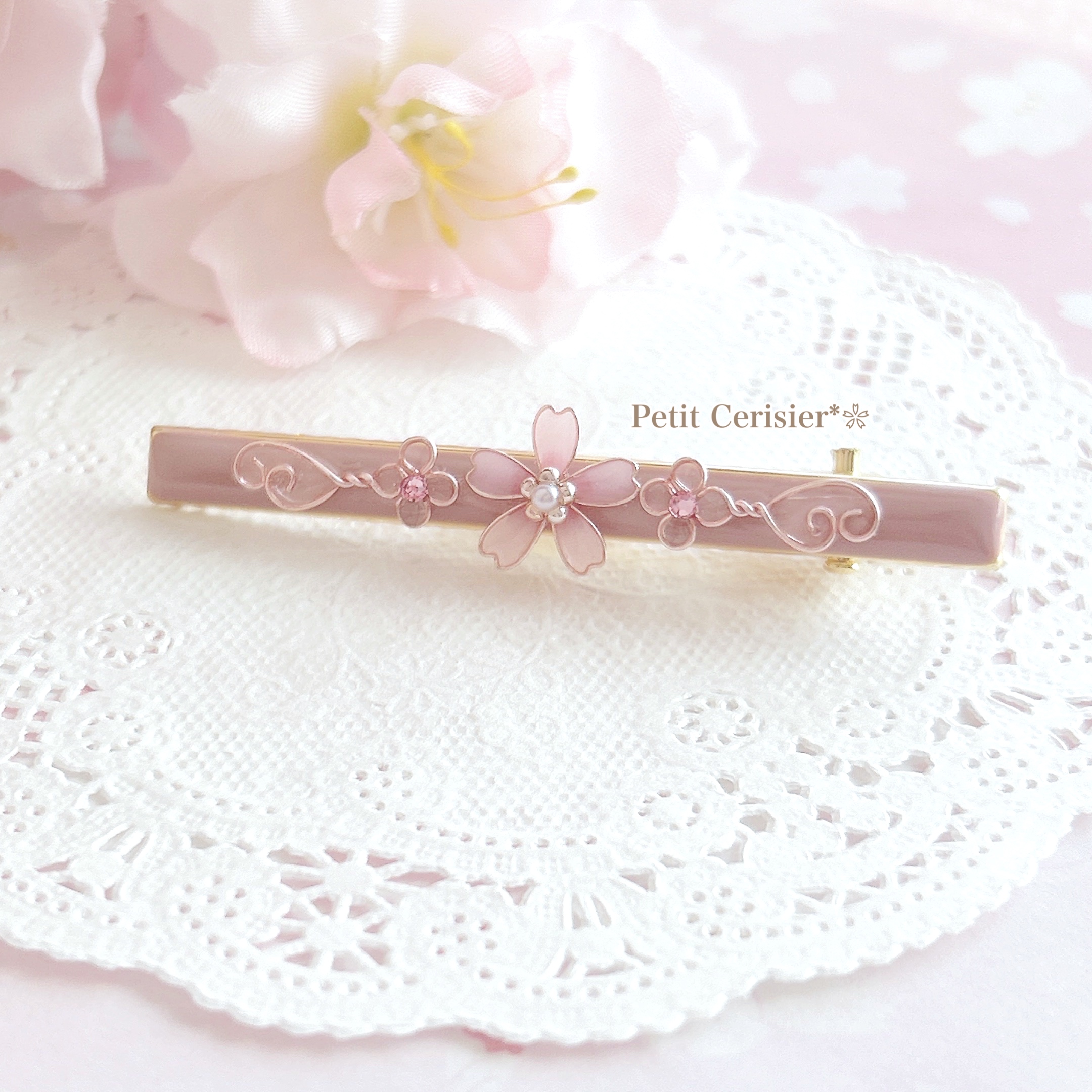 ꫛꫀꪝ✧‧˚デザイン...♪*ﾟ桜のヘアクリップ