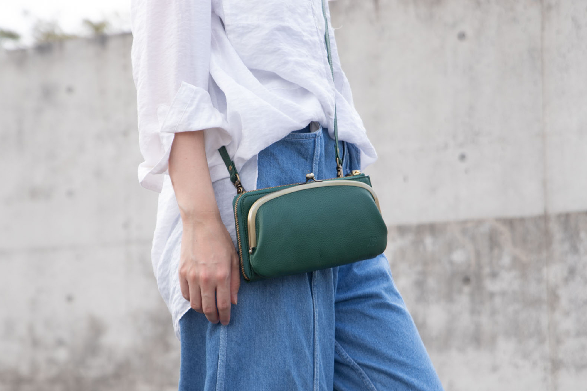 「財布👛」と「バッグ👜」の境界がなくなってきた気がします。