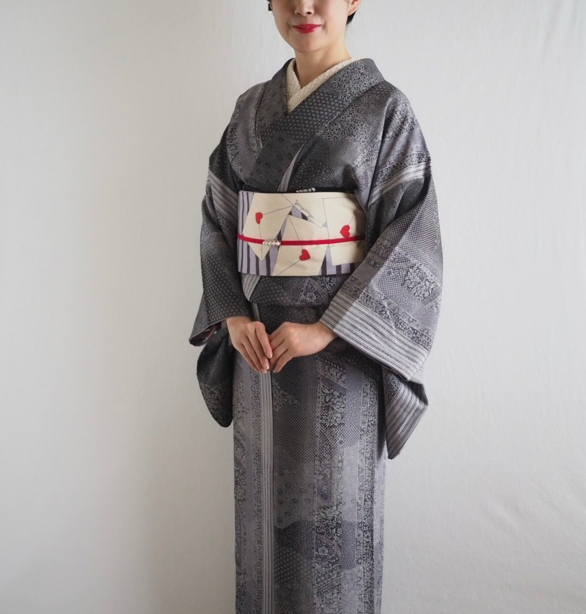 朔風払葉(きたかぜこのはをはらう)~初冬・モノトーン+赤~