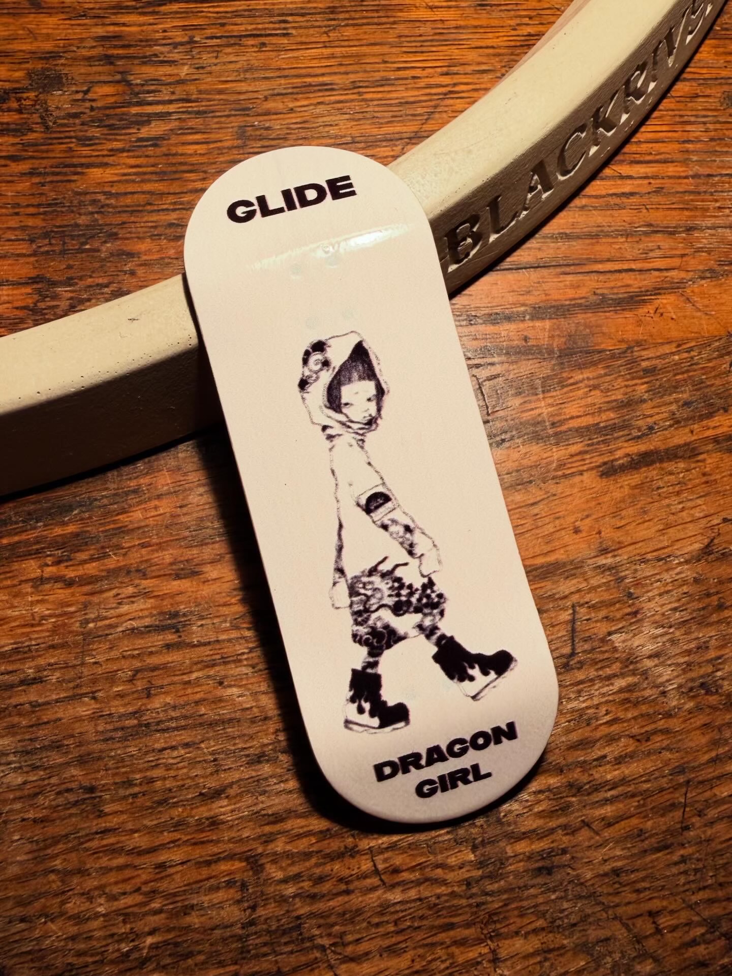 新DRAGON GIRLグラフィック