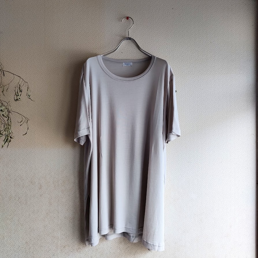 ムシムシする日本の夏には、 シルクのTシャツが最高なんだ。