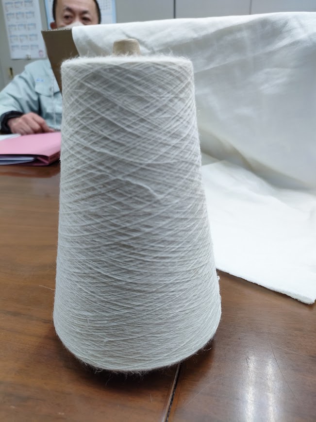 日本蚕毛染色が開発した麻は、真っ黒に染まります。の巻