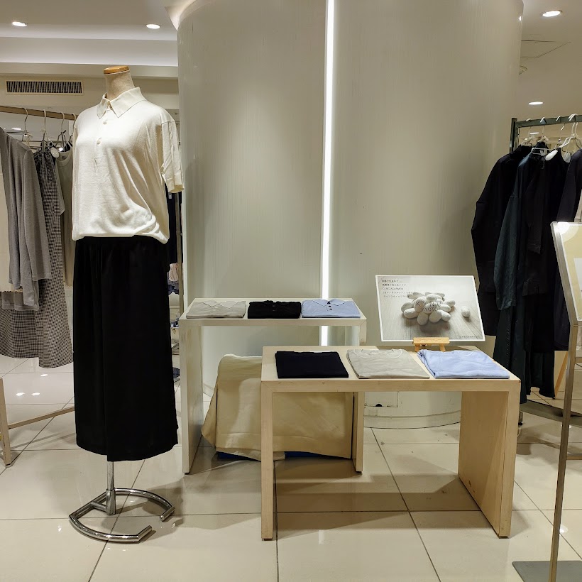 ポップアップショップ開催中、嬉しい事にリピートされるお客様が少しづつですが増えてきました。