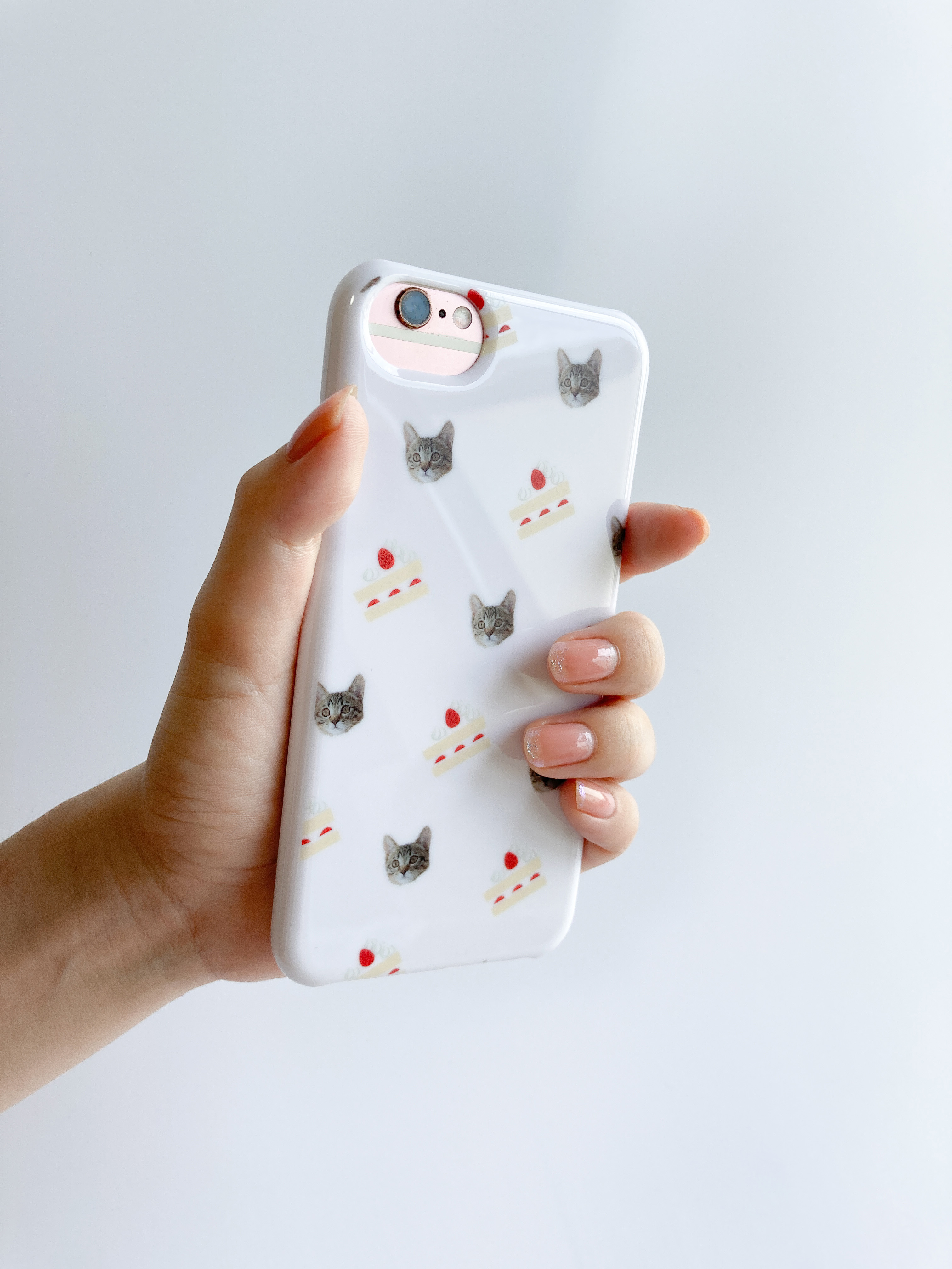 ケーキ柄のうちの子スマホケース発売中です