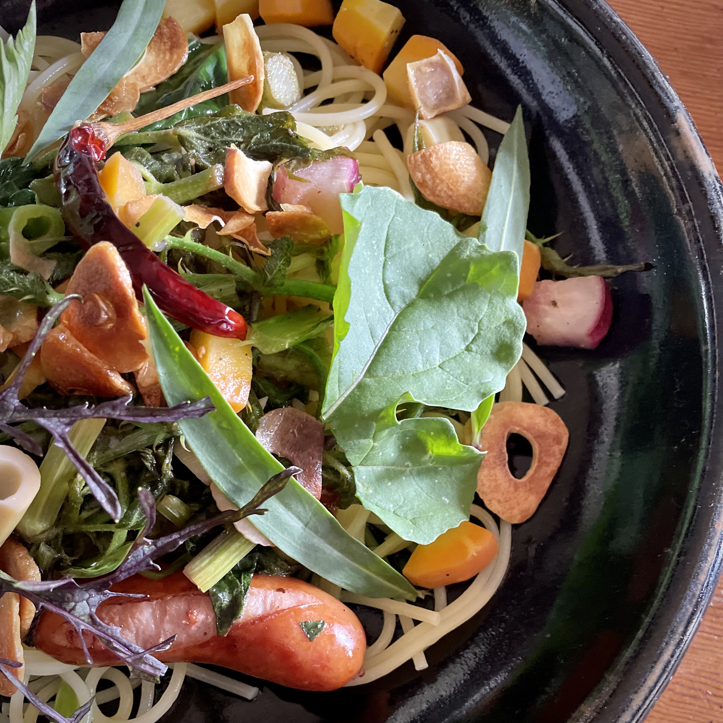 摘み野菜パスタのランチ