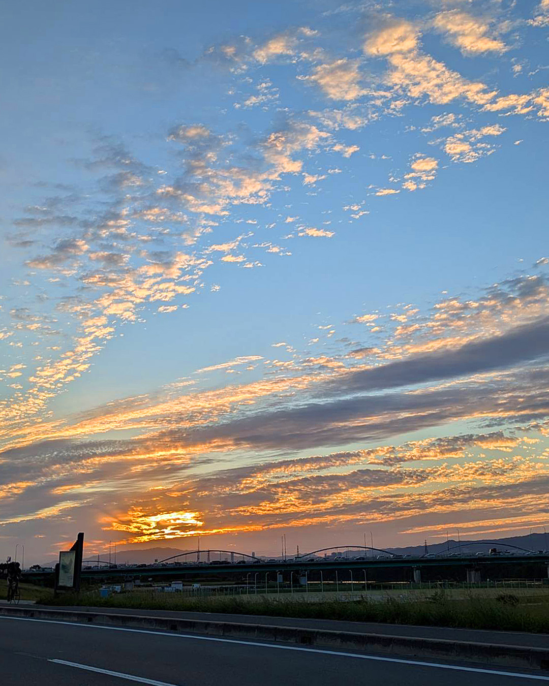 赤く染まった空