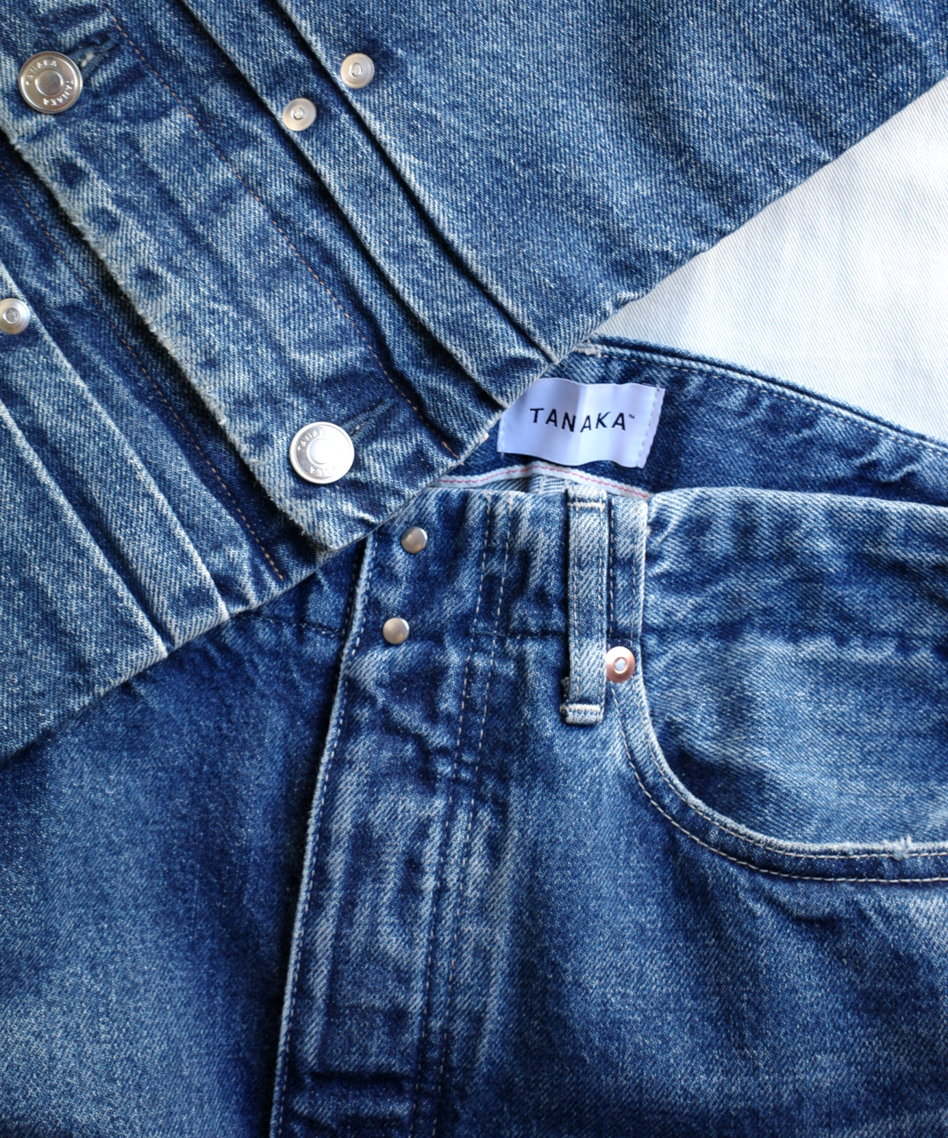 Light Tops, Good Bottoms!  - ボトムスの重要性 -