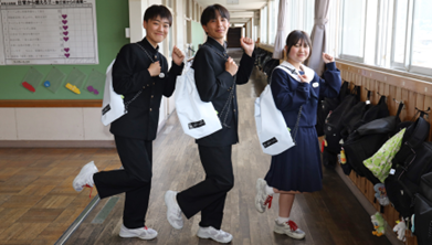 飛騨信用組合の地域貢献プロジェクトに参画 ~飛騨地域の中学生2,700名に配布~ 26年6月
