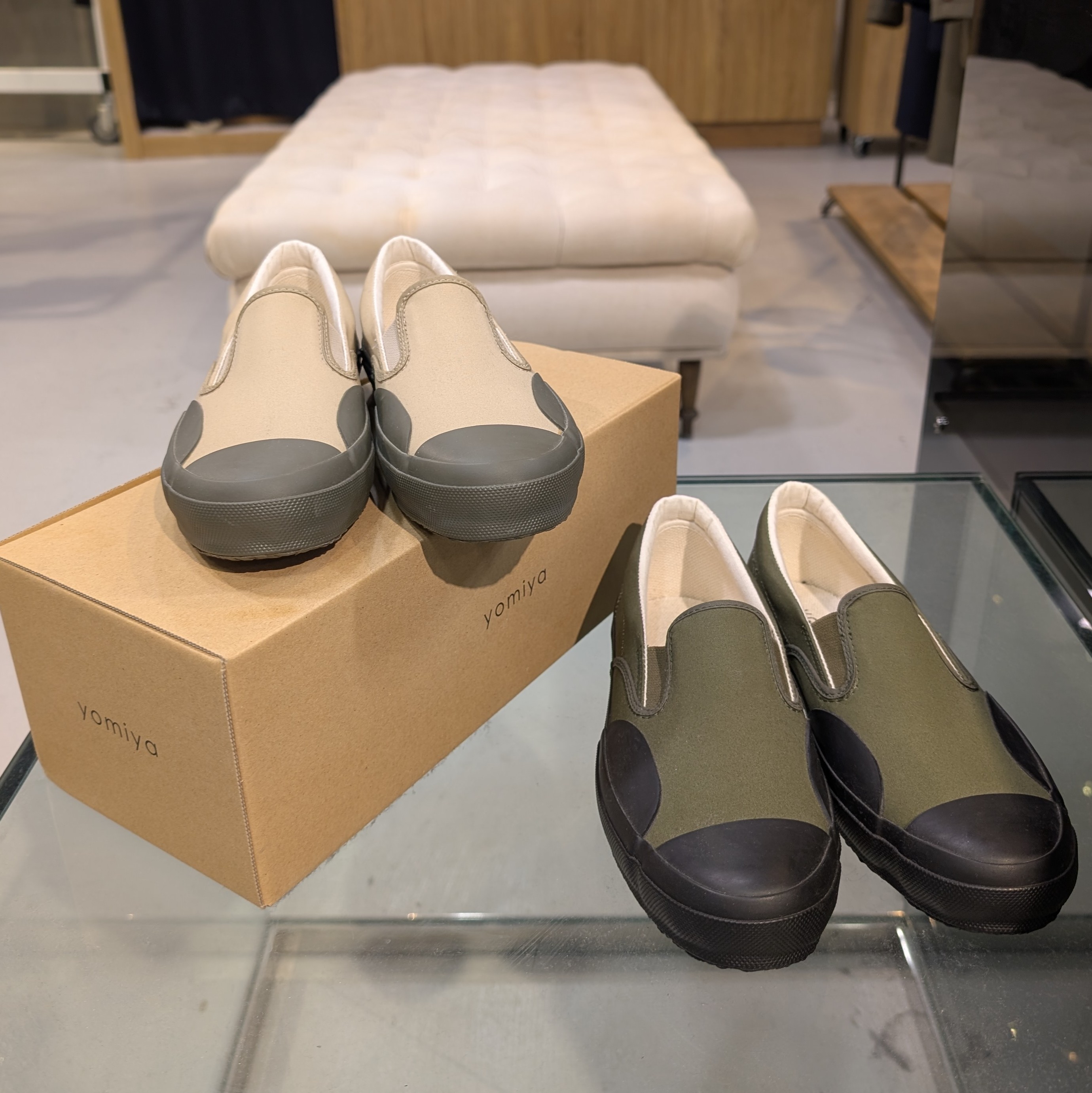 【在庫限り！yomiya slip on が50%OFFのチャンス！撥水効果もプラス！】