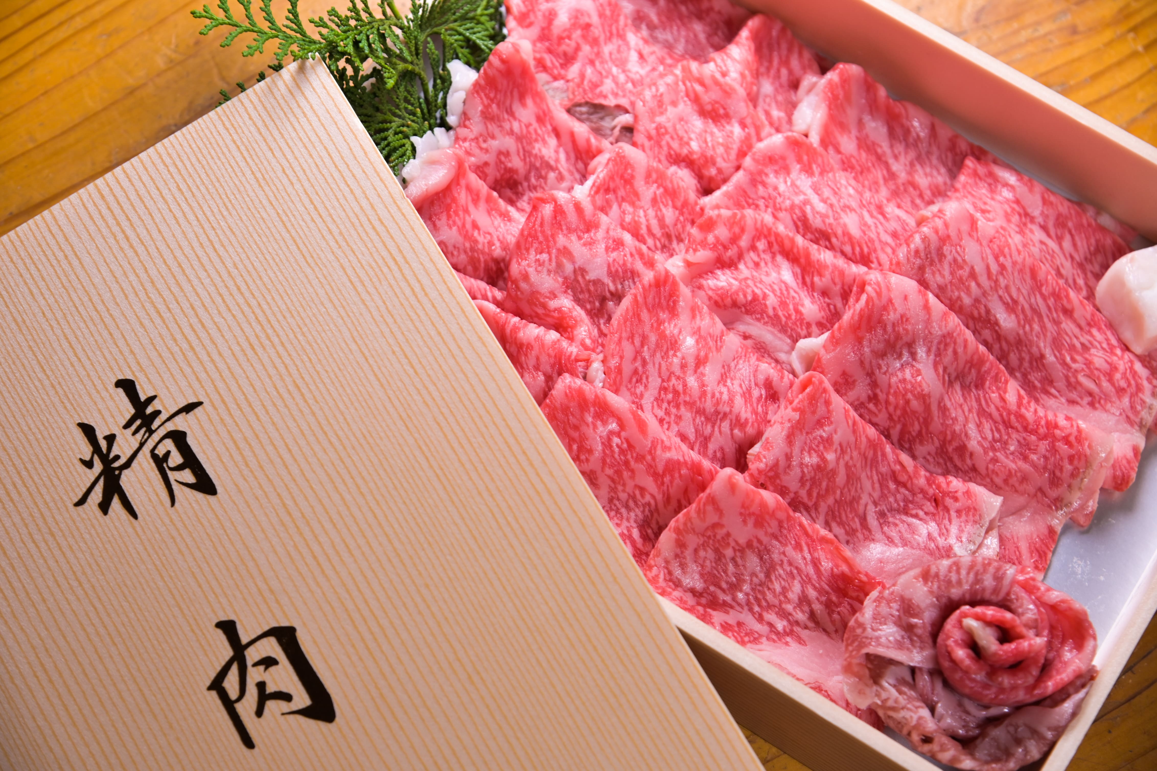 日本三大和牛のひとつである近江牛は、約400年の歴史から日本最古の和牛とも言われ芳醇な味をご賞味あれ