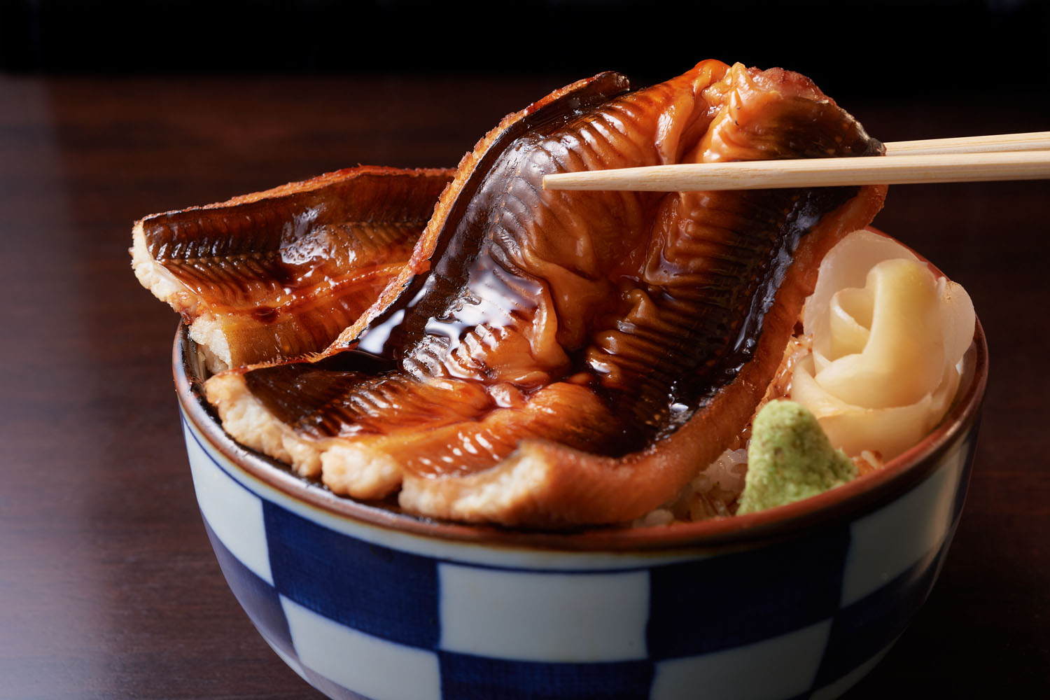 食欲の秋には煮穴子を！健康メリットも多数あり！