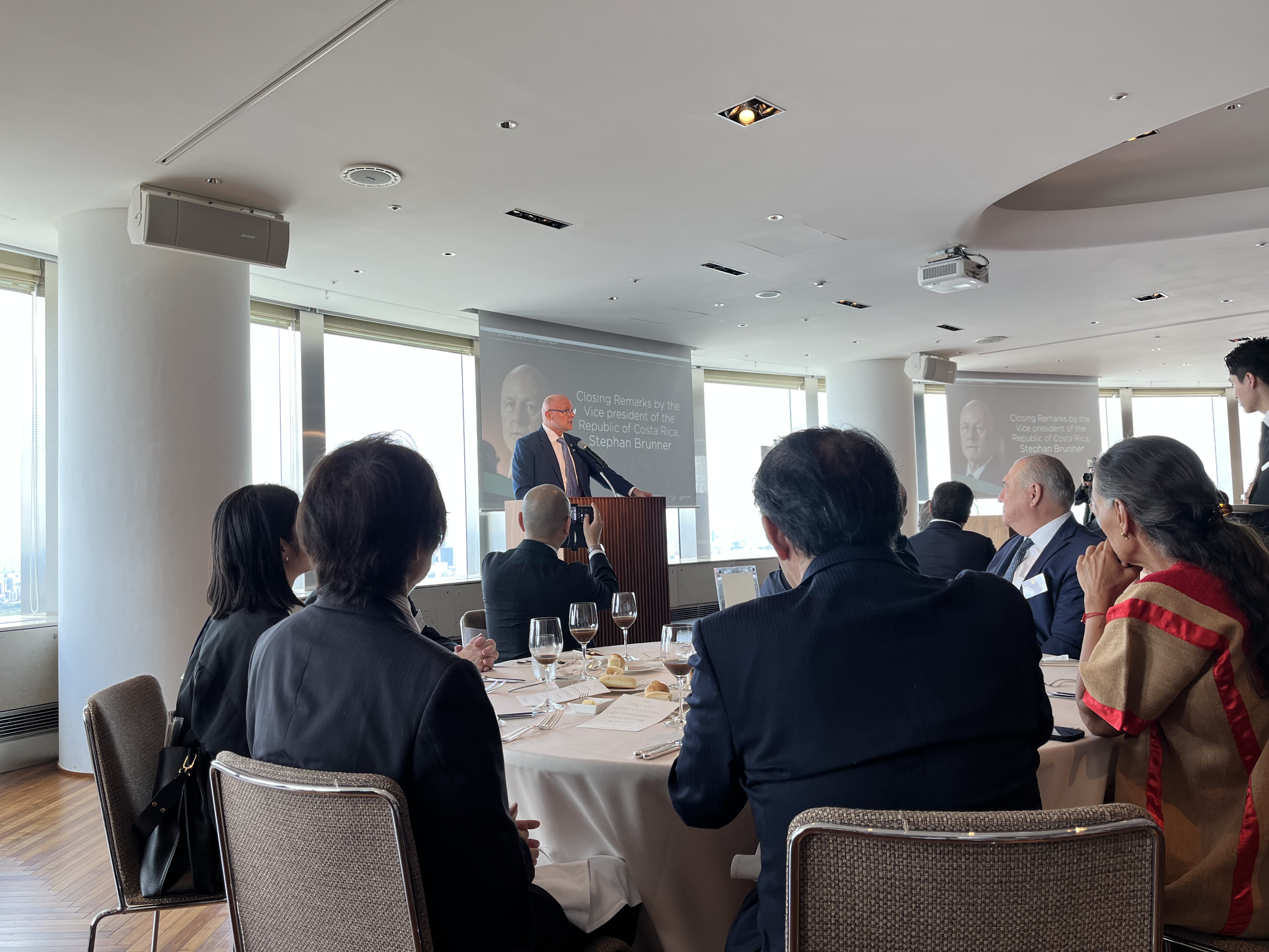 コスタリカ副大統領主催 昼食会でコーヒーチェリーコーラとスペシャルティコーヒーを提供