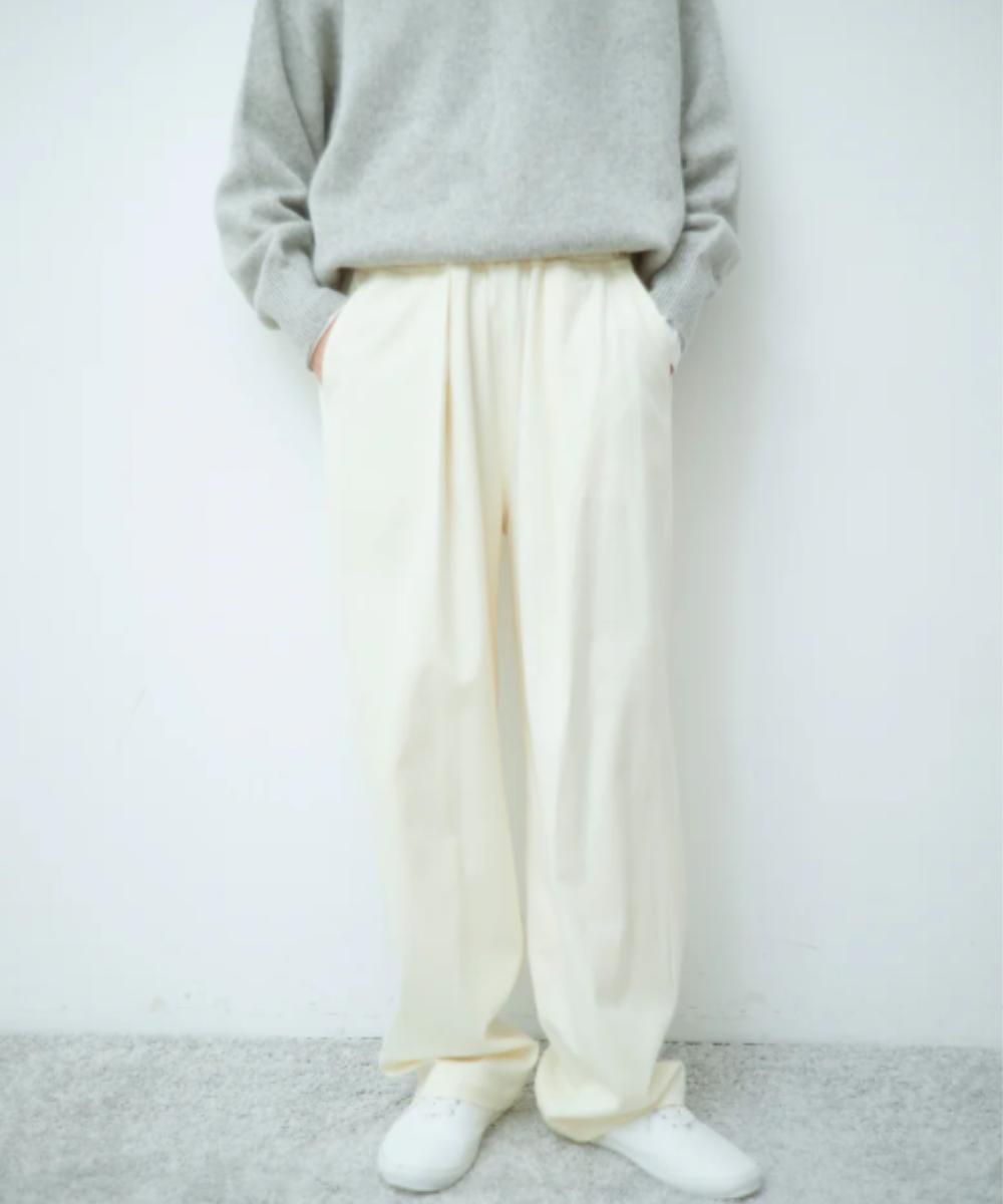 春までずっと使える。“オフホワイト”が正解です。