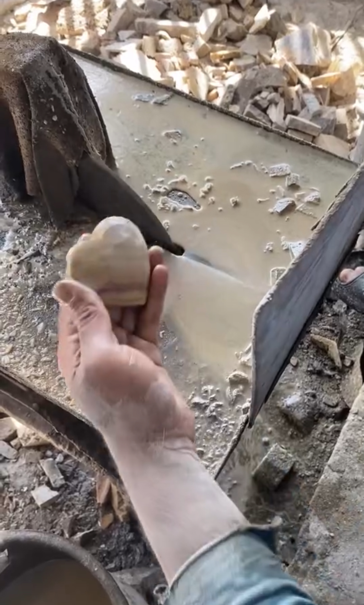 *インドネシア産天然石の生産地をご紹介します *