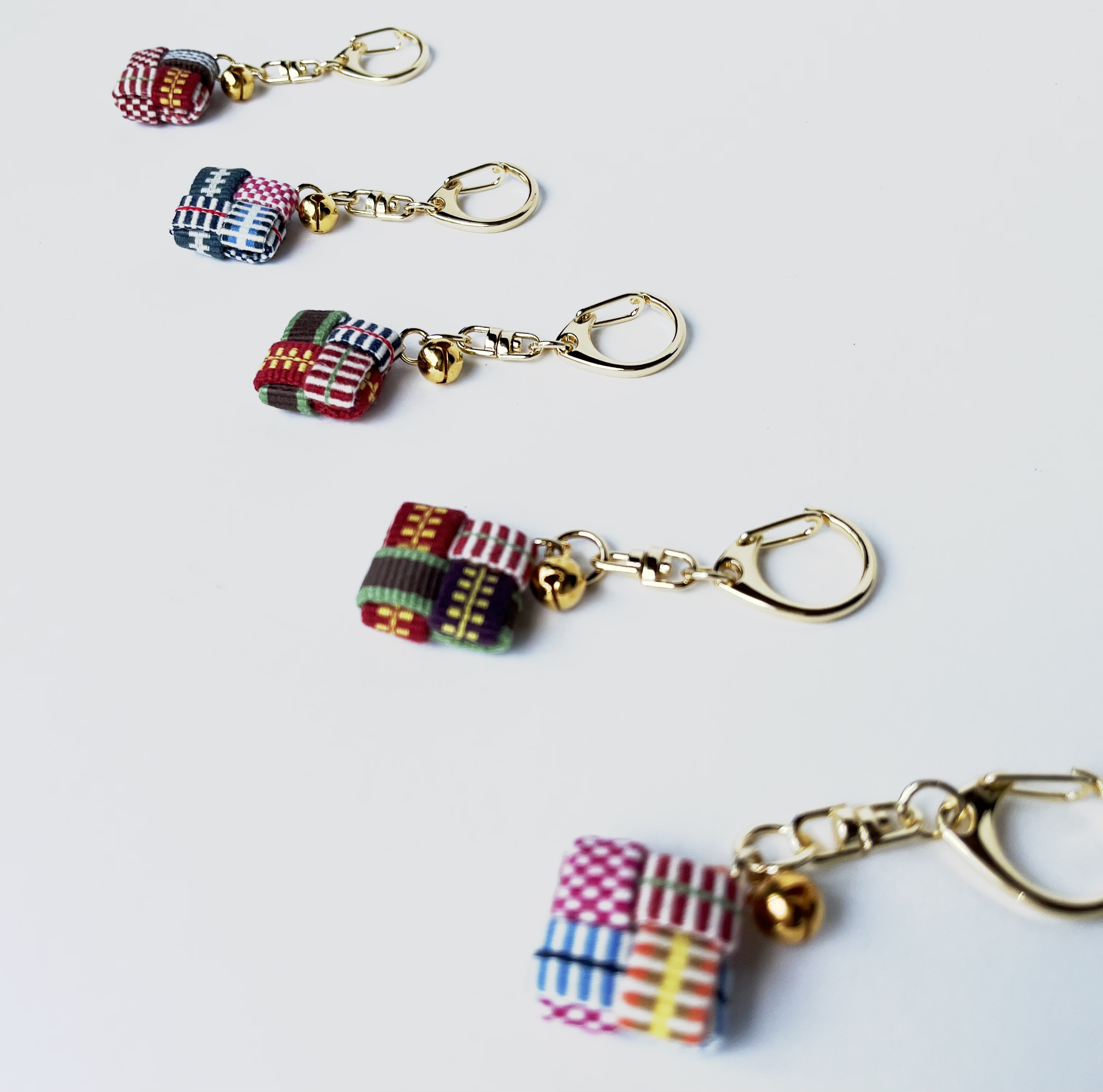 叶結キーホルダー（マルチカラー）登場！