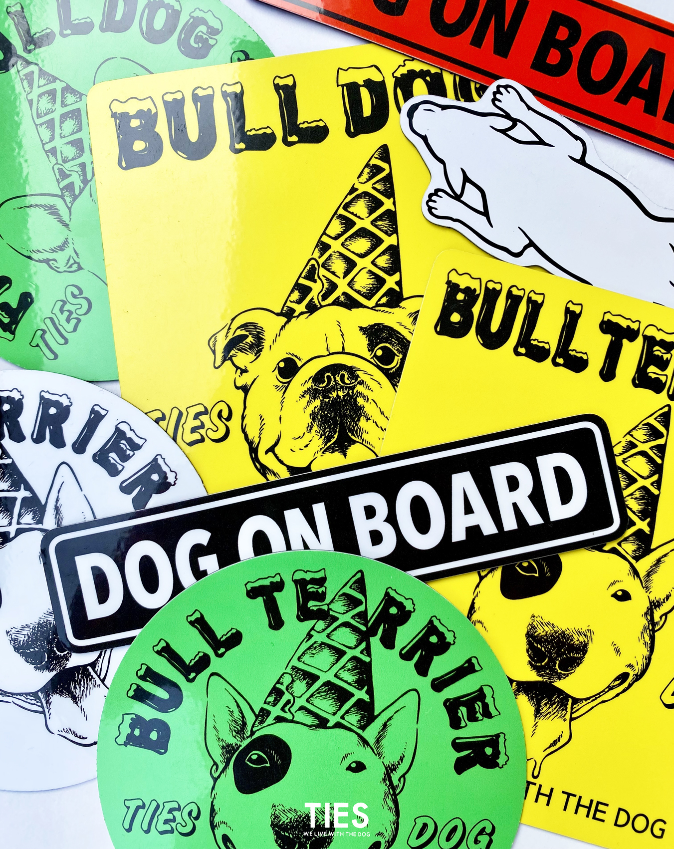 “DOG ON BOARD“ マグネットシール！