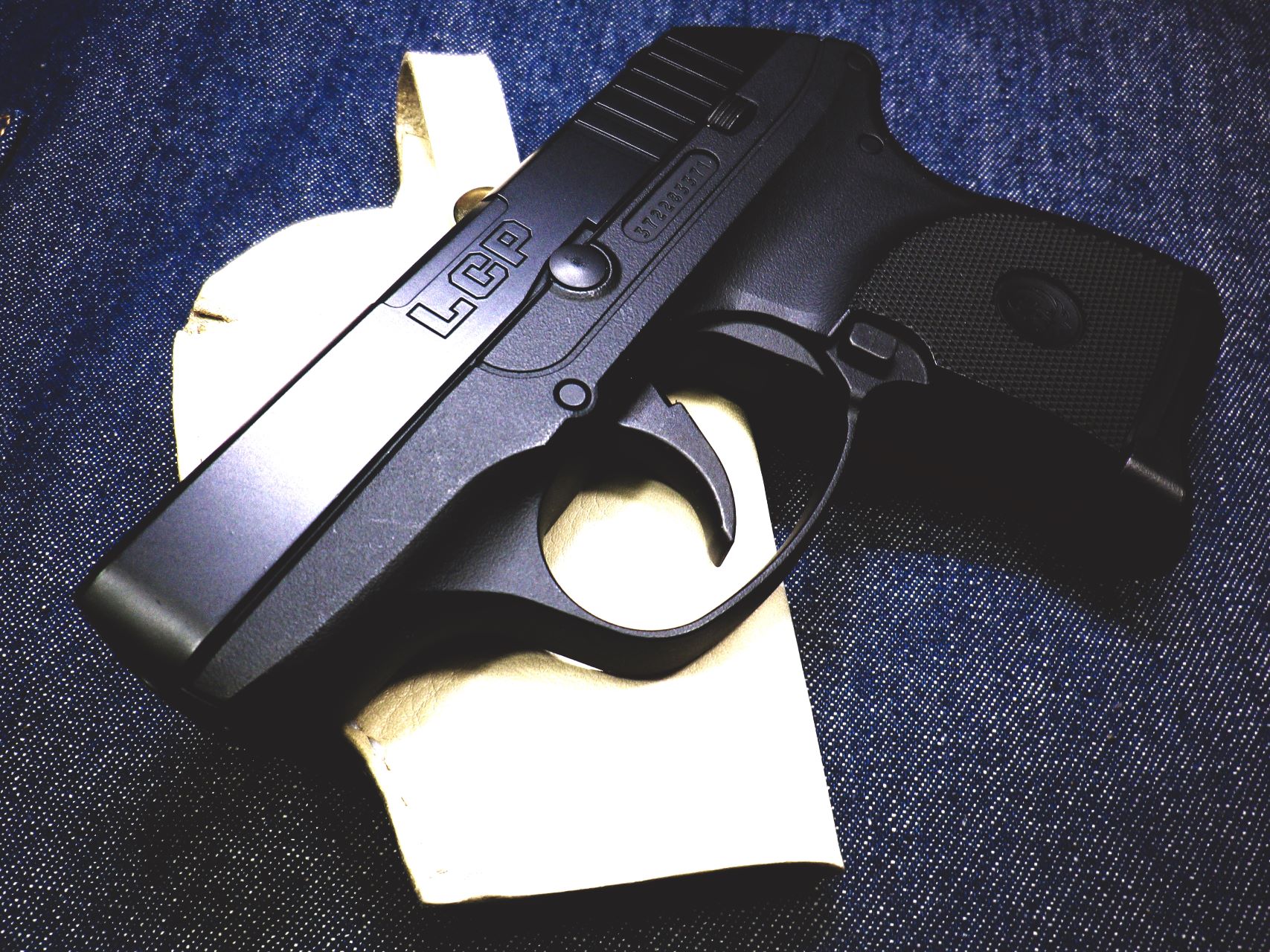 コンパクトな銃に技術をギュッと詰め込んだホルスターが完成！