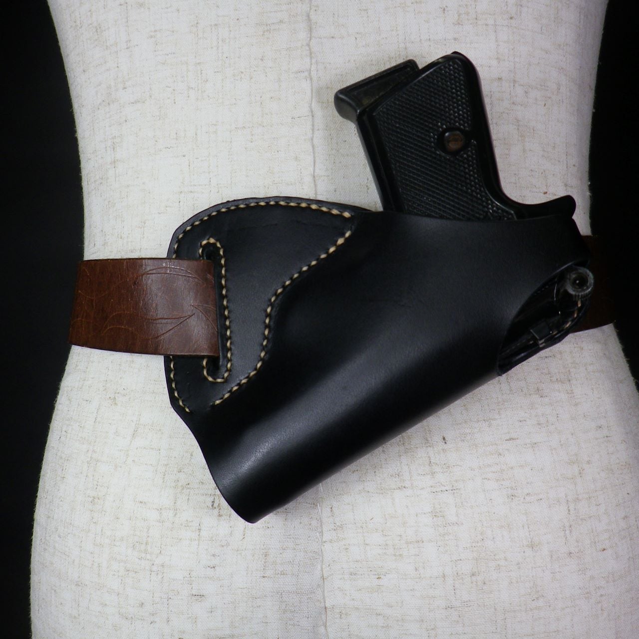 これはカッコいい！ワルサーPPK/S用ヒップホルスターです。