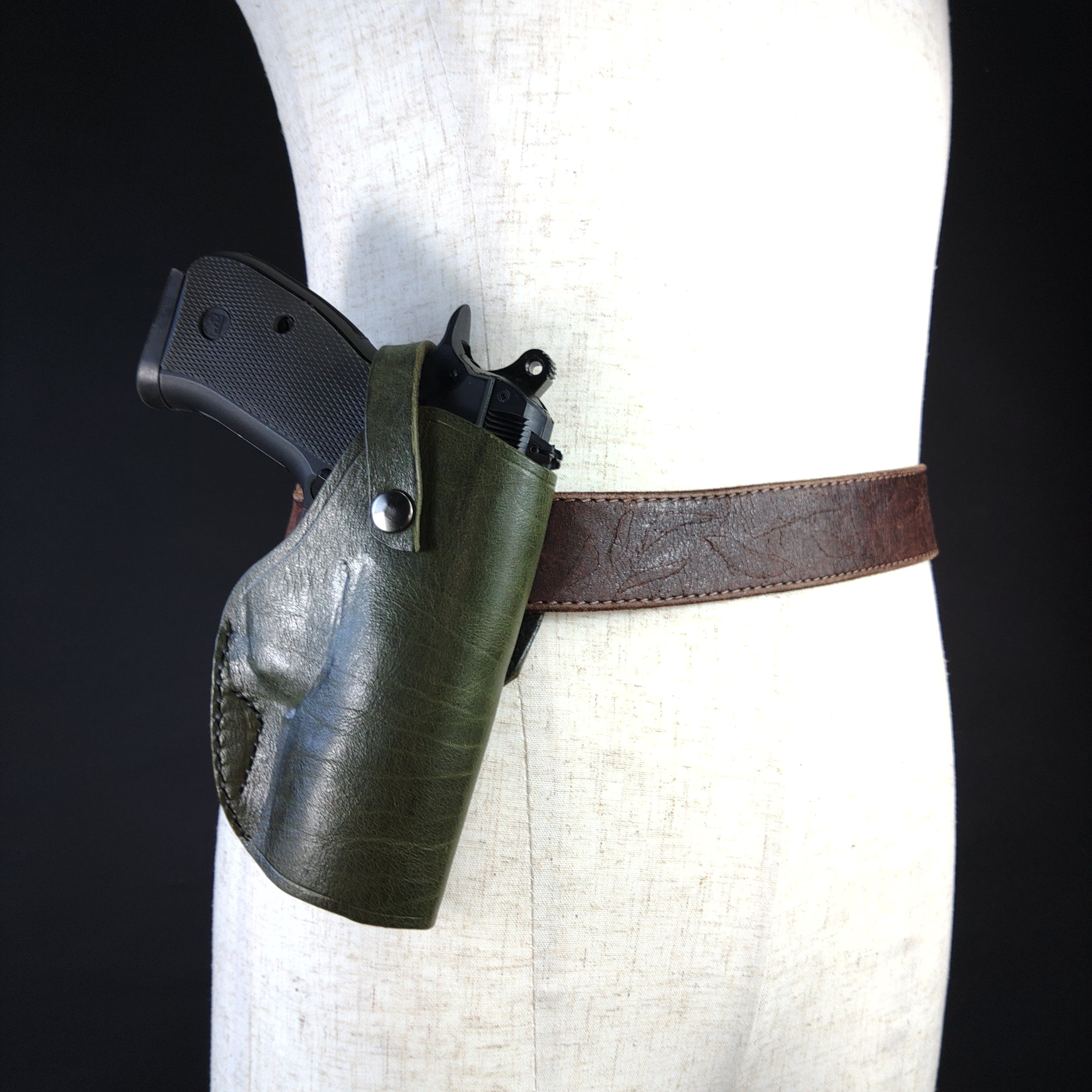 Cz75D用のお洒落なホルスターです。