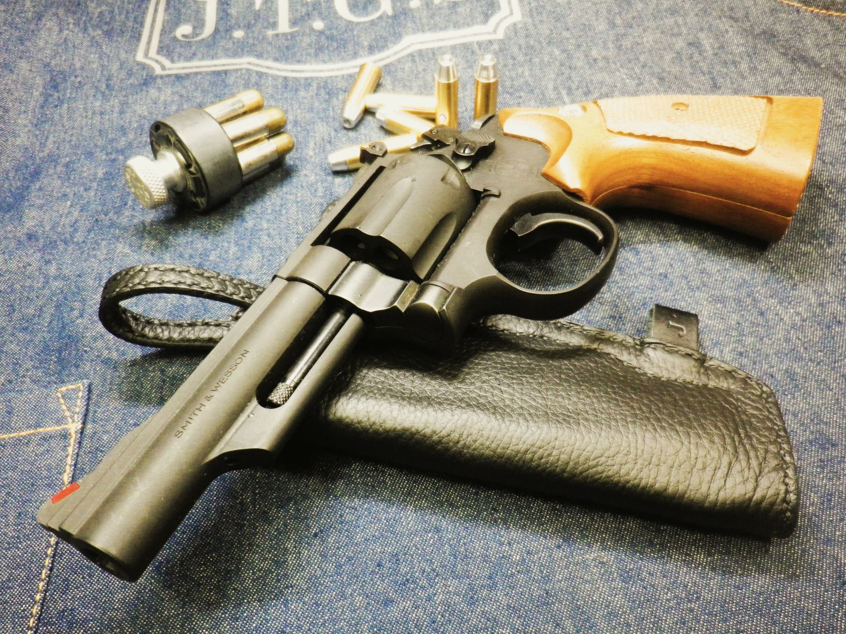ワイルドな逸品！4/M19用ヒップホルスター
