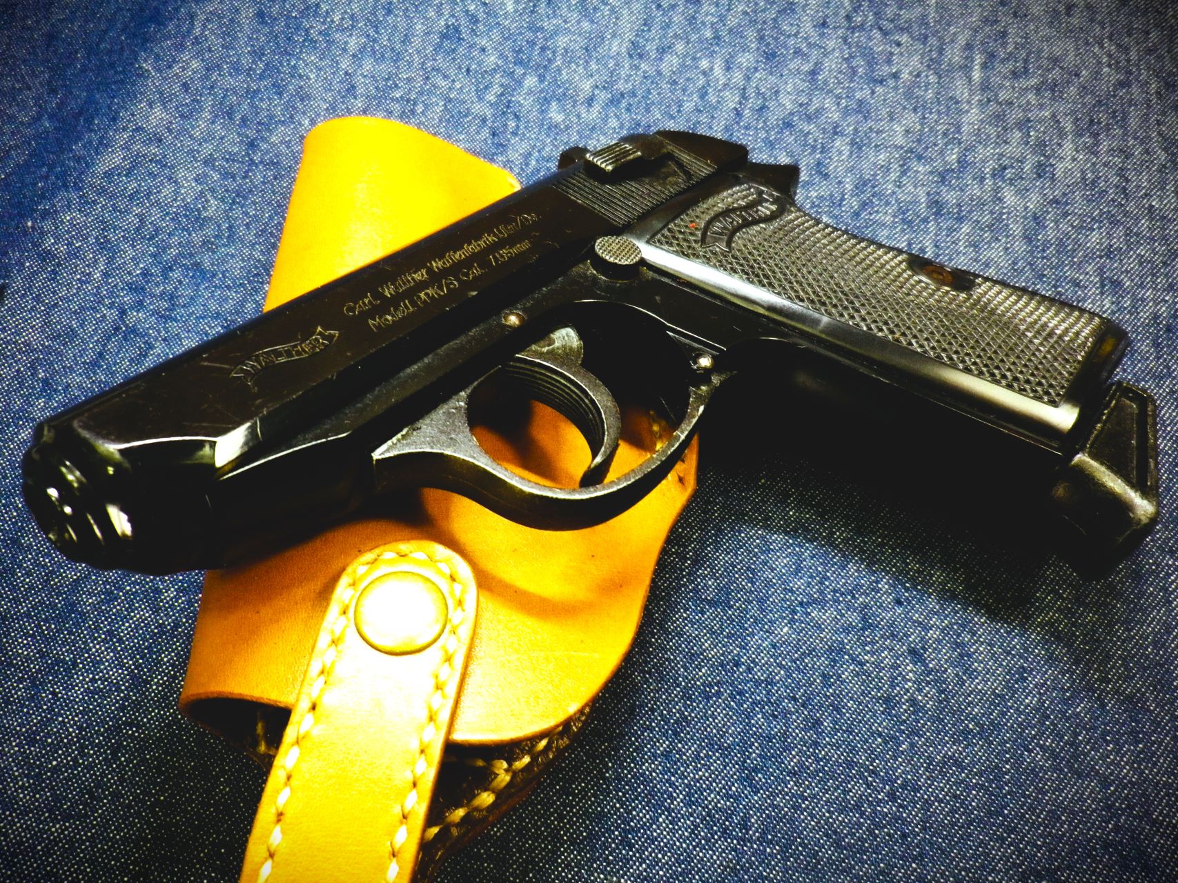 ウィスキーと似合うオシャレなワルサーPPK/S用ヒップホルスターです。