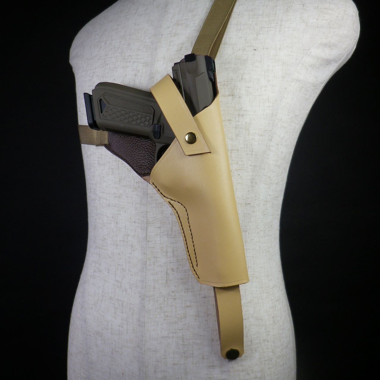 銃とホルスターの色の相性はバッチリ！オシャレです。