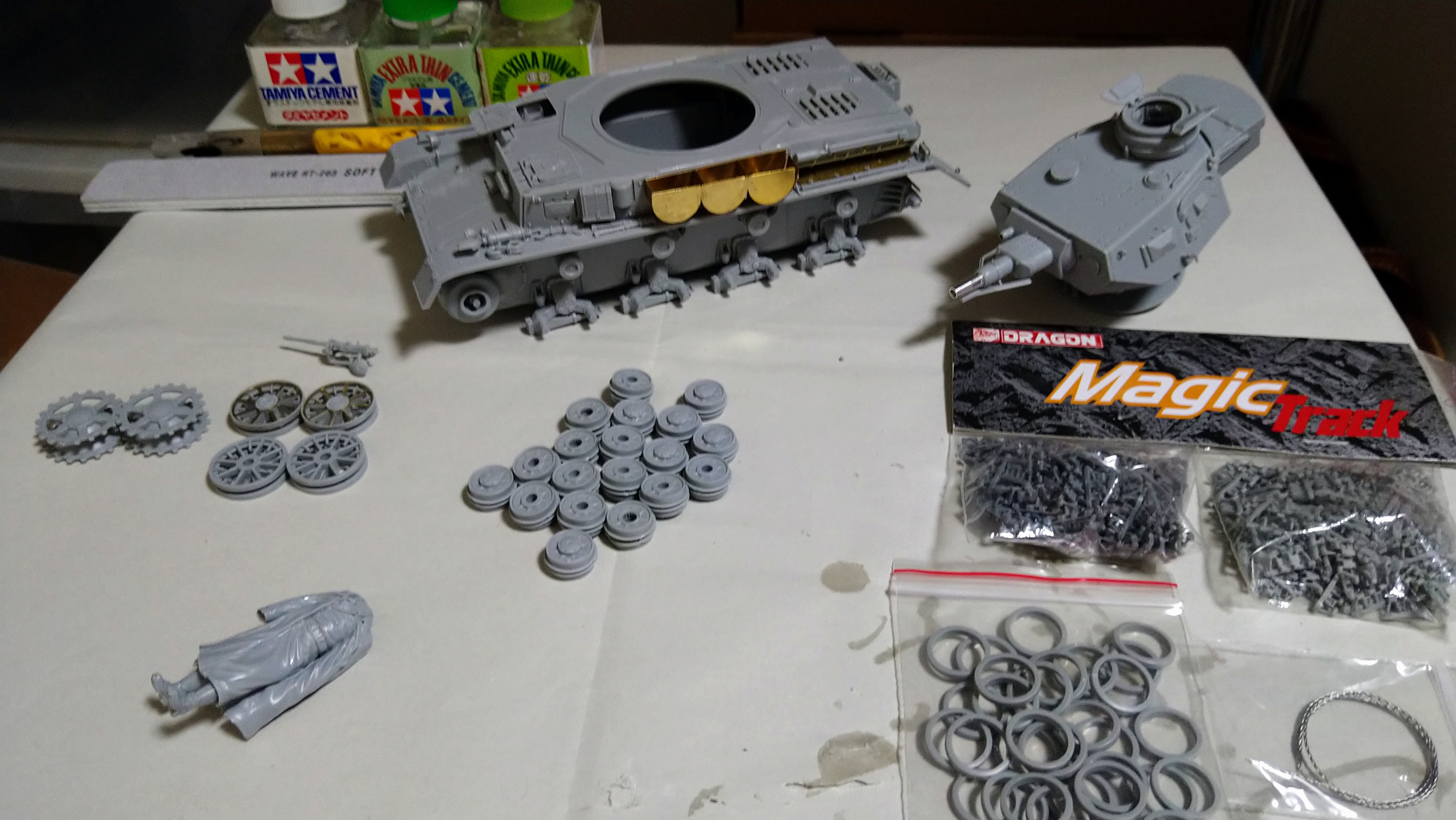 作成中　(ドラゴン) 1/35 ドイツⅣ号戦車 E型 (メタルパーツ多用） その２
