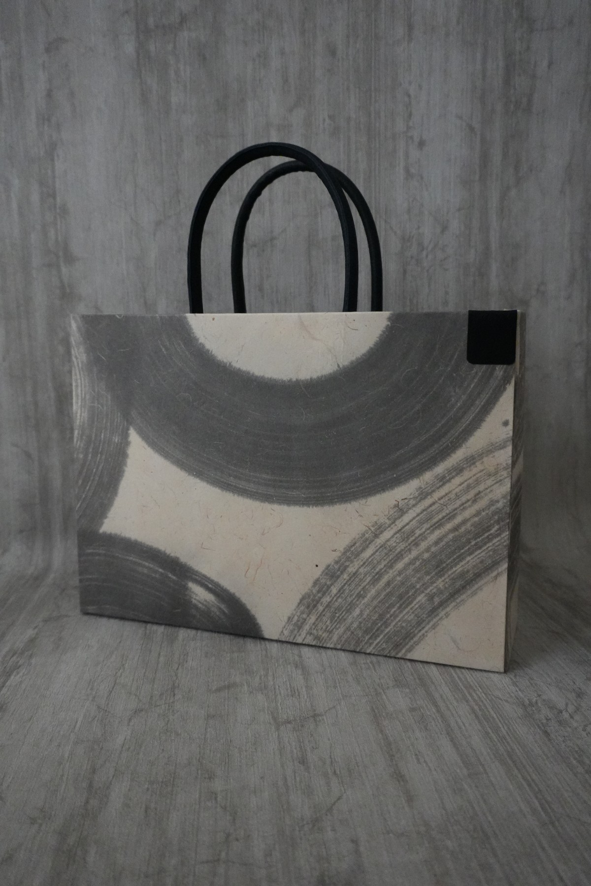 土佐和紙をいとなむー国産原料和紙と作家たち