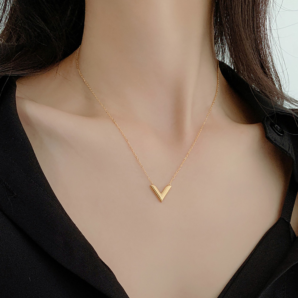 V字モチーフのサージカルステンレスネックレス♪