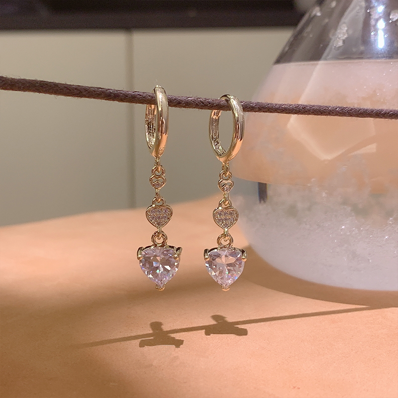 2連のハートが耳元をおしゃれに彩ります♪