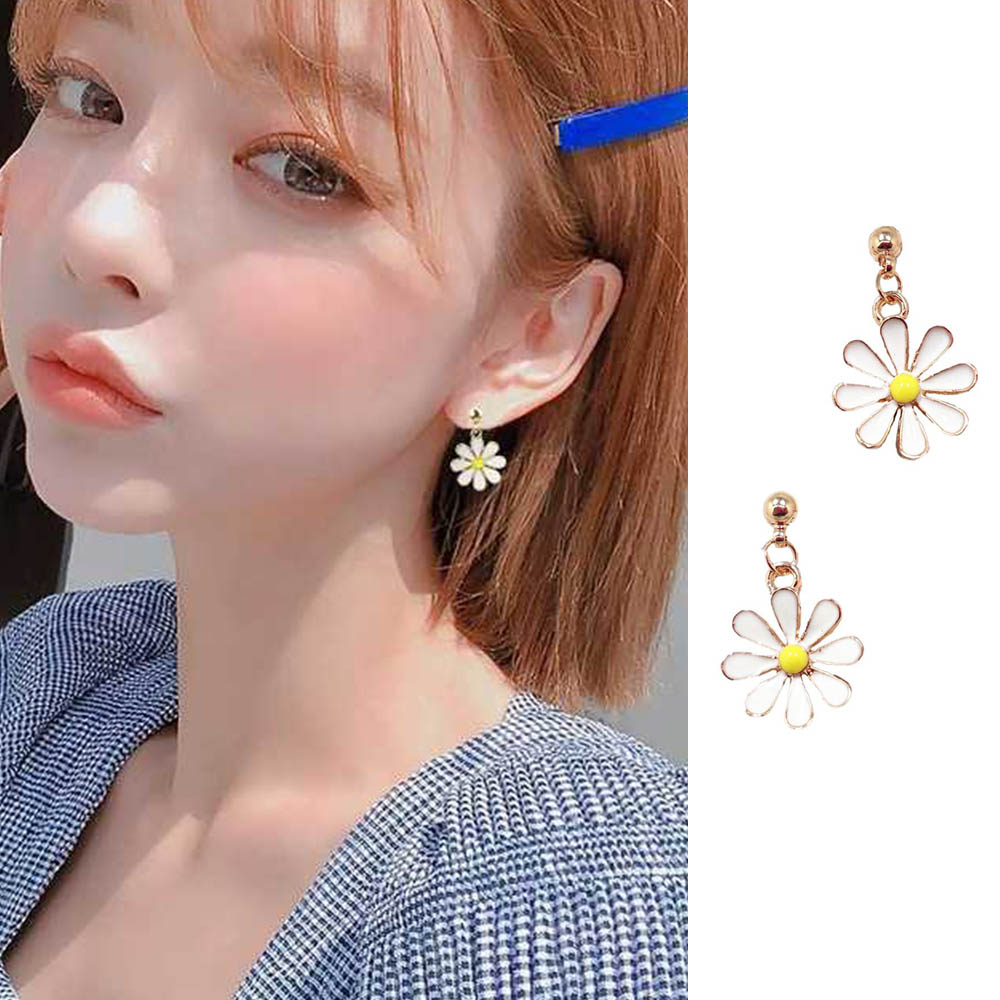 華やかなお花をモチーフに♪かわいい大ぶりスタッドピアス♪