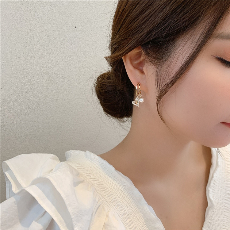 大粒パール付きのかわいいハートピアス♪