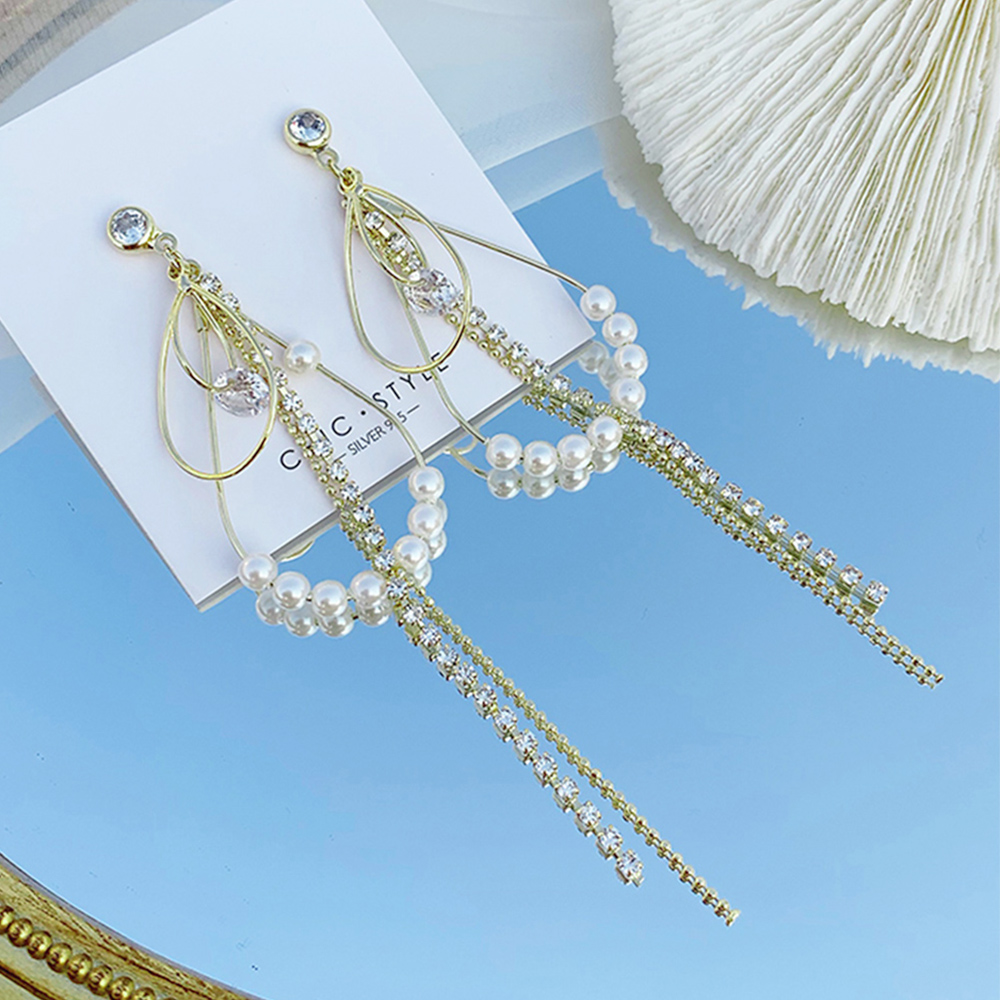 しずく型フレームの大ぶりピアス♪