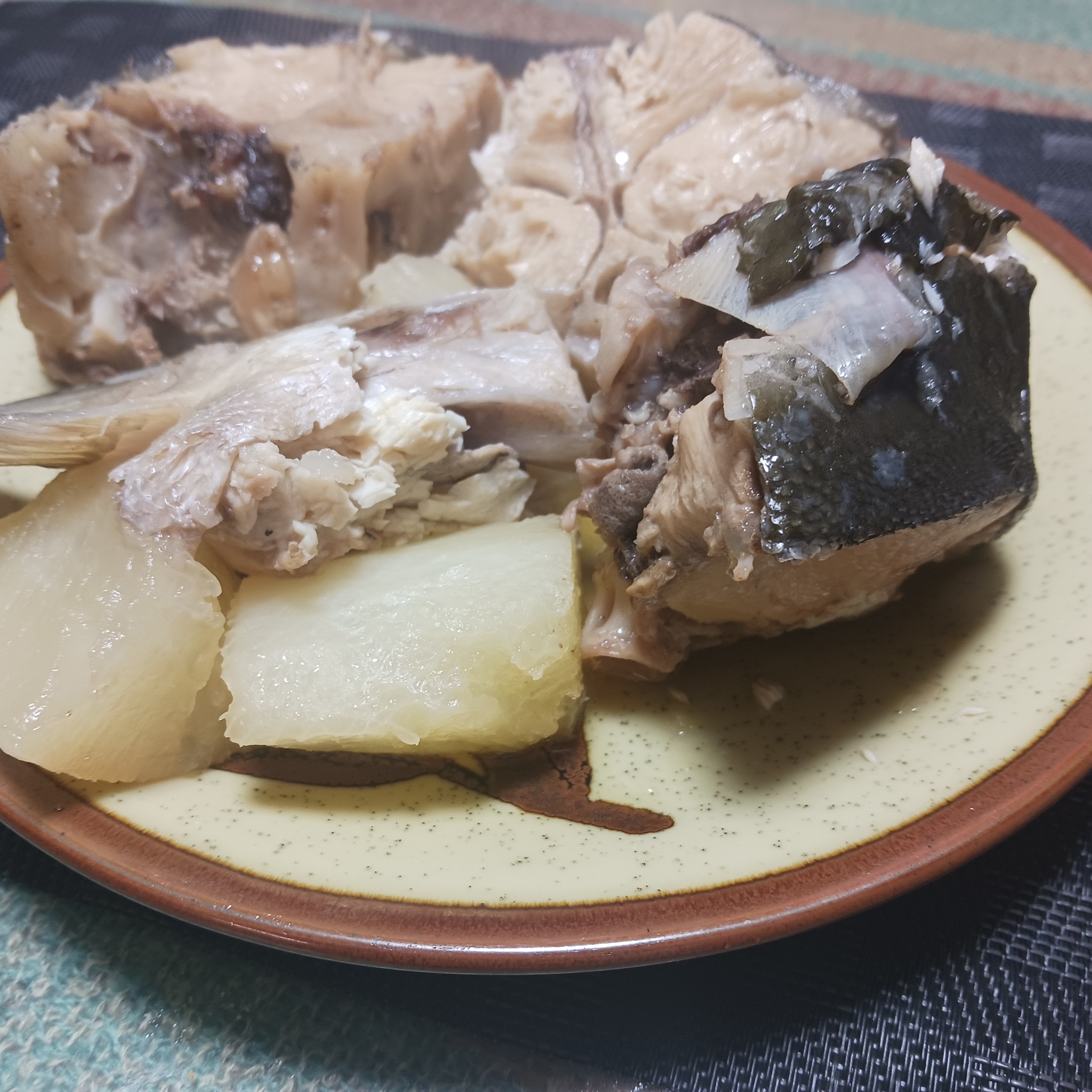 ぶりのあら、ご賞味下さい。