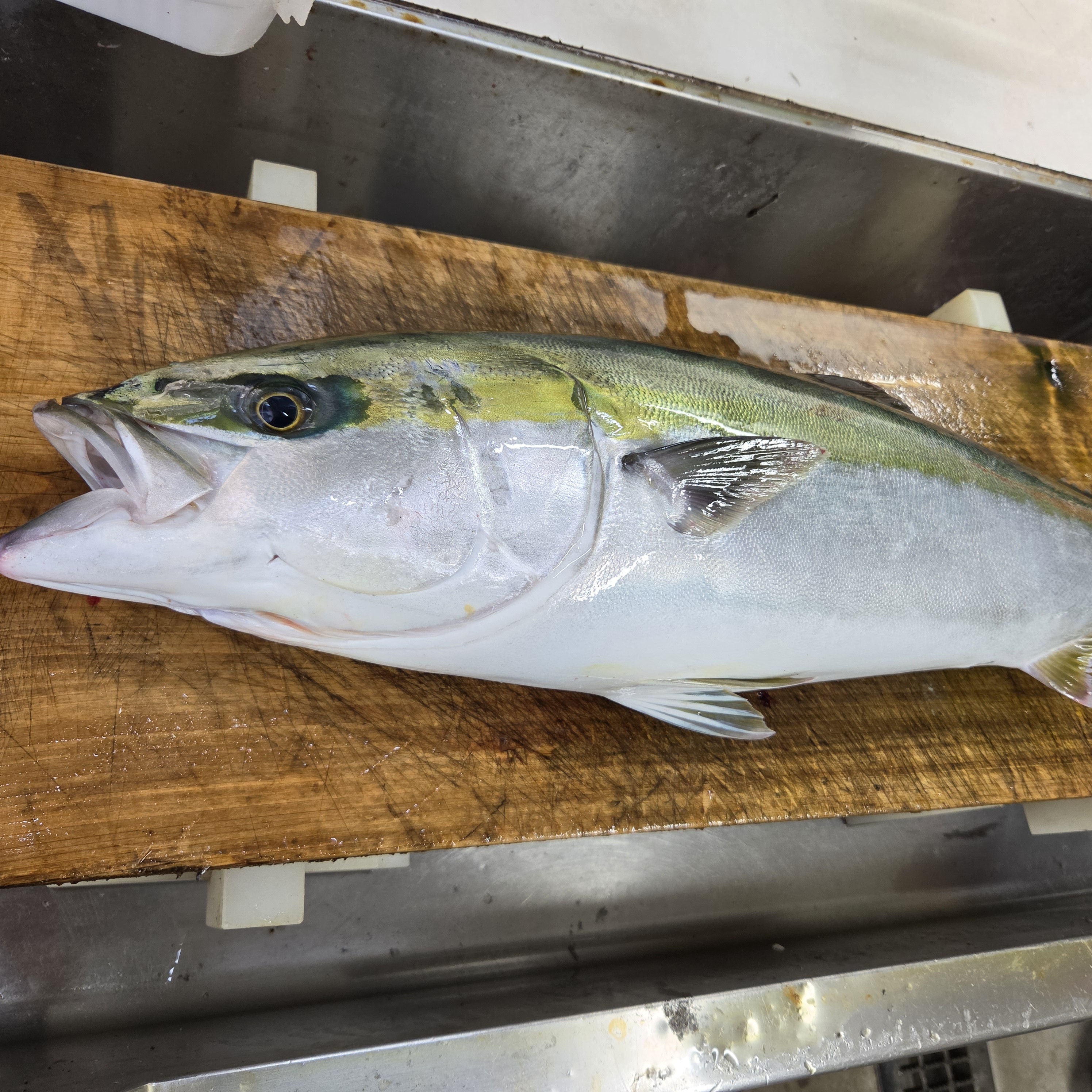 「ぶりの醤油漬けご飯の友に」を作りました。