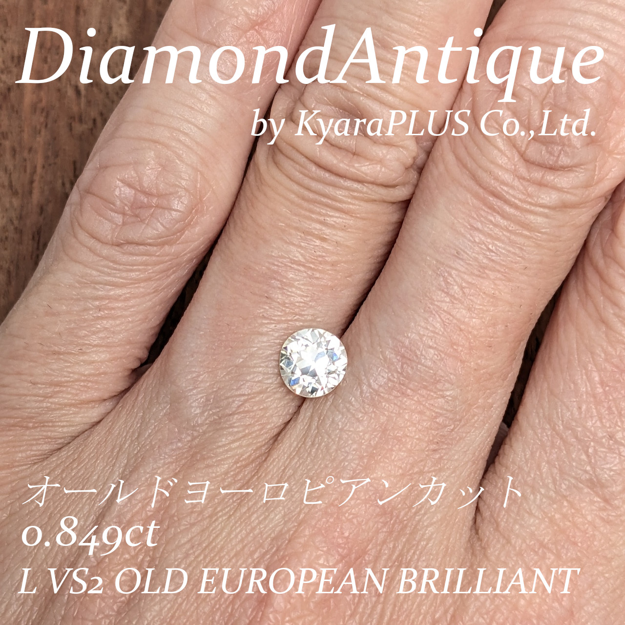 まるでミラーハウスに迷い込んだかのような、幾重にも映り込む光