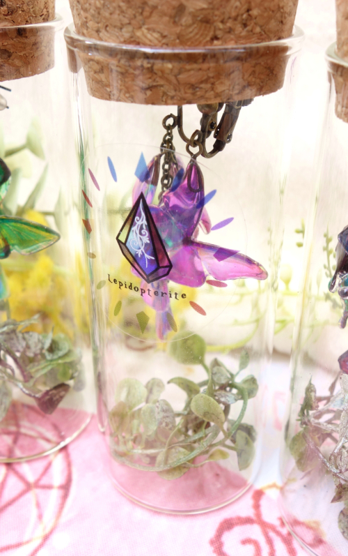 【新商品のお知らせ】蝶の花房の耳飾りをビンに入れました