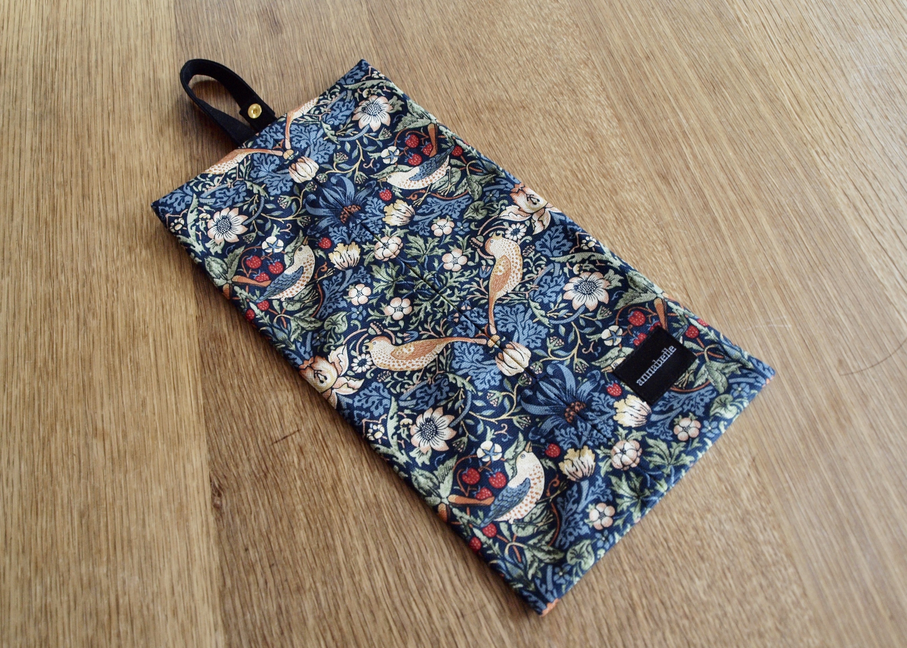 お引越し祝いにおすすめ! ウィリアムモリス「いちご泥棒」ティッシュカバーのご紹介です。