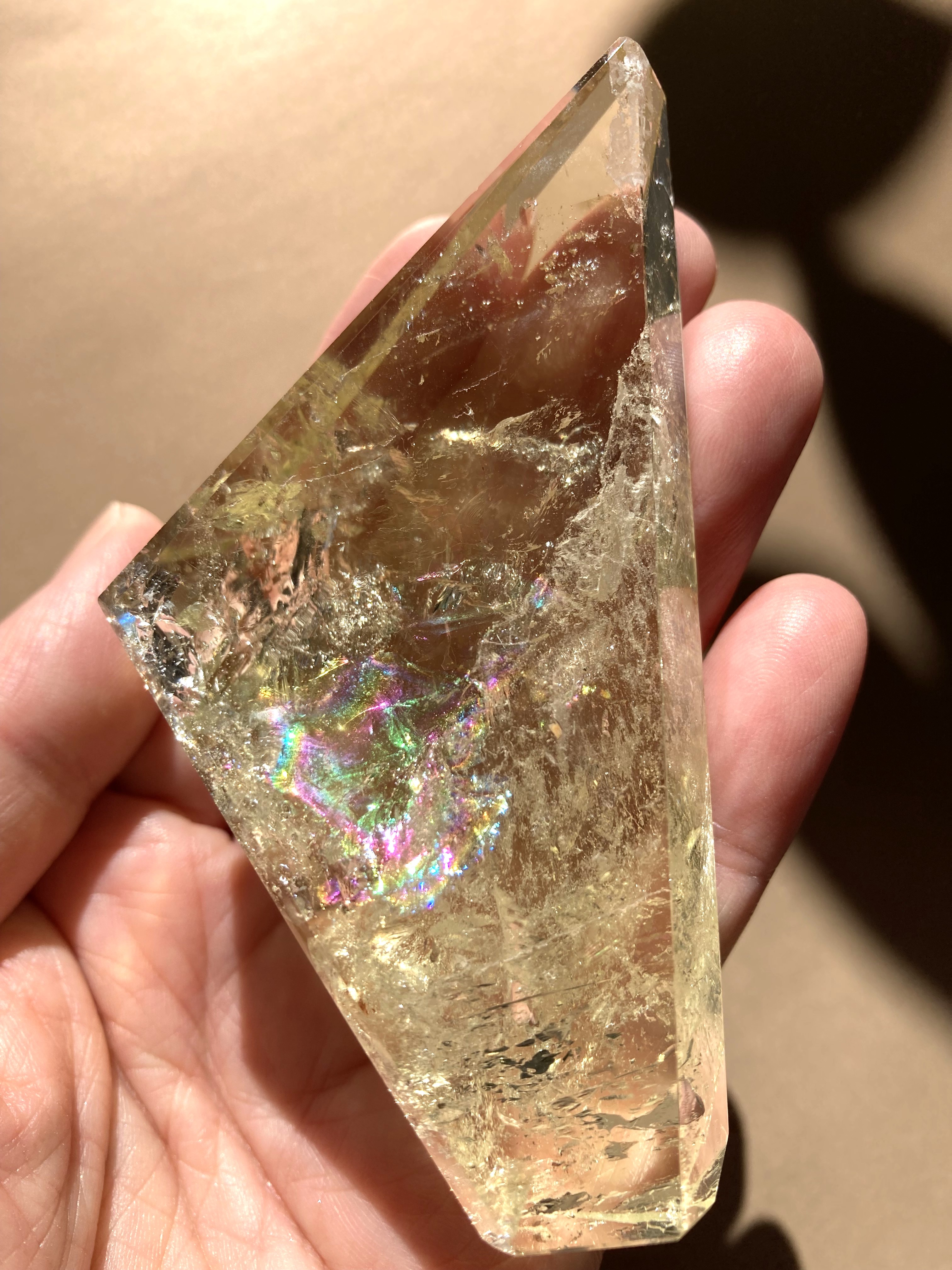 黄金にキラキラ輝く「シトリン」、キラキラに癒されて！