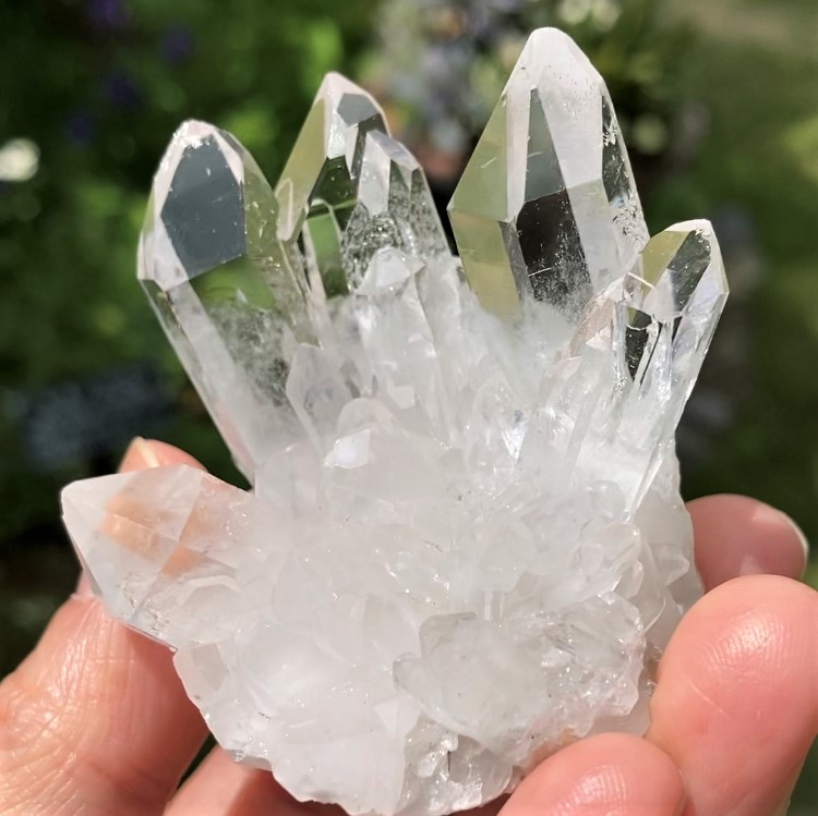 水晶クラスター入荷しました、トマスゴンザカ産vsゼッカジソウダ産。あなた様のお好きな方はどっち！？