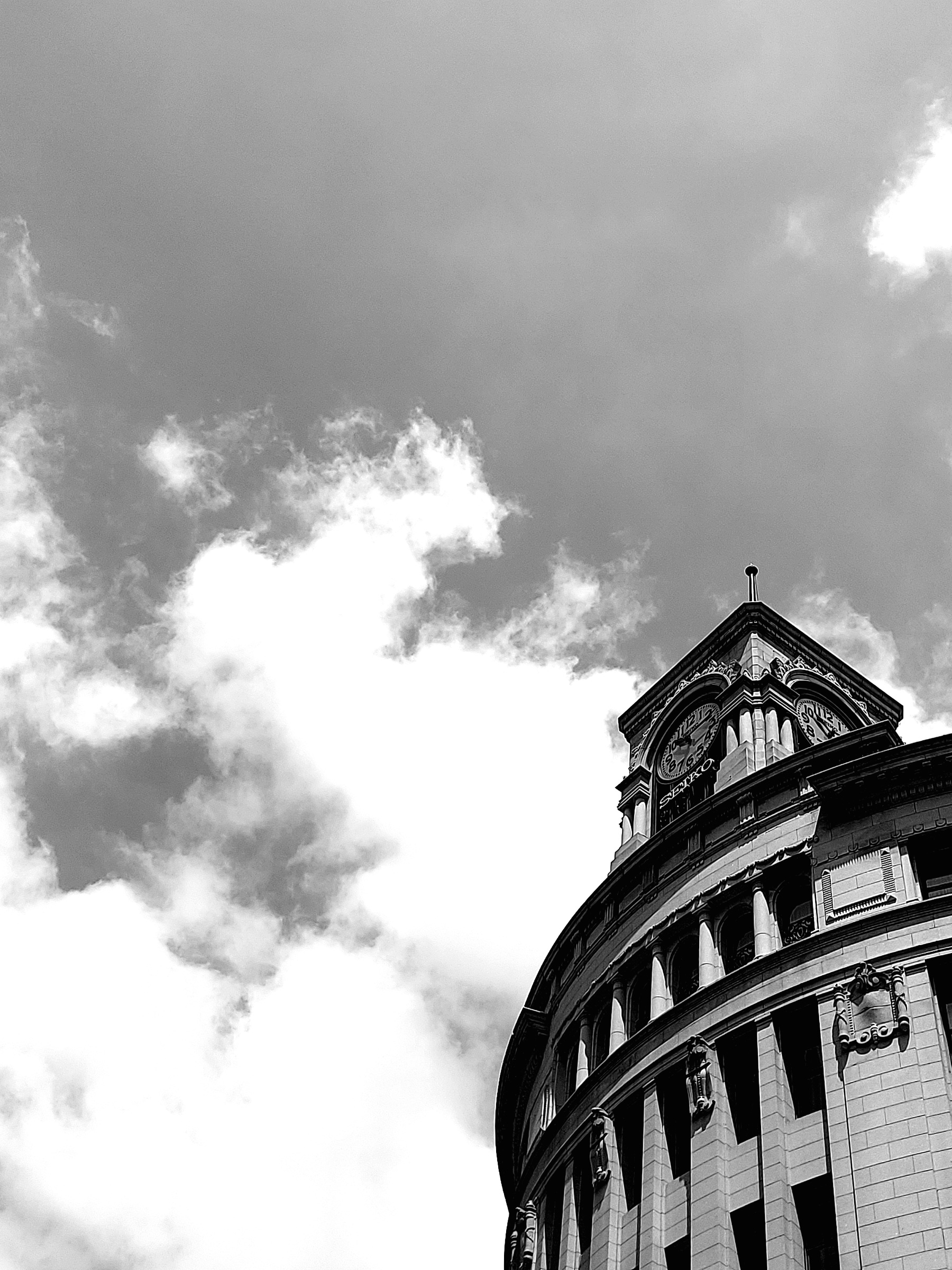 令和七年　時は金なりなのかな、と考える街角で