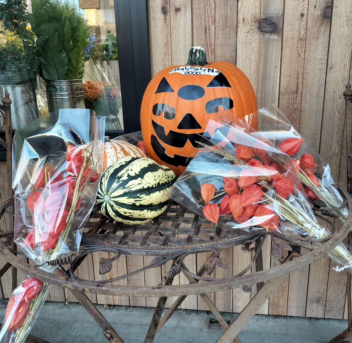 ハロウィンカボチャ入荷してます