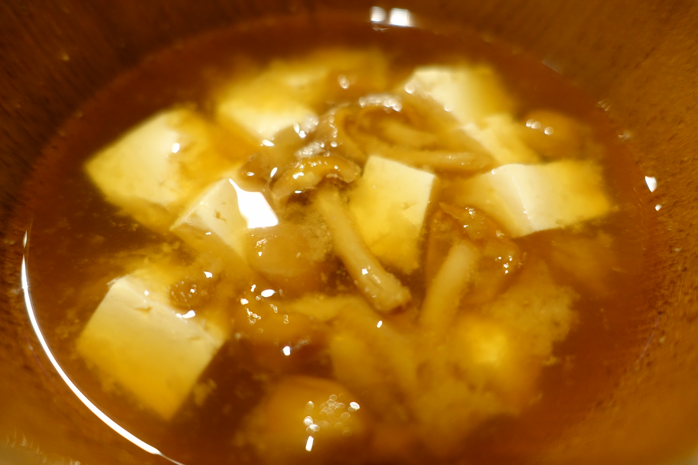 今朝は、豆腐とナメコのお味噌汁♪ 