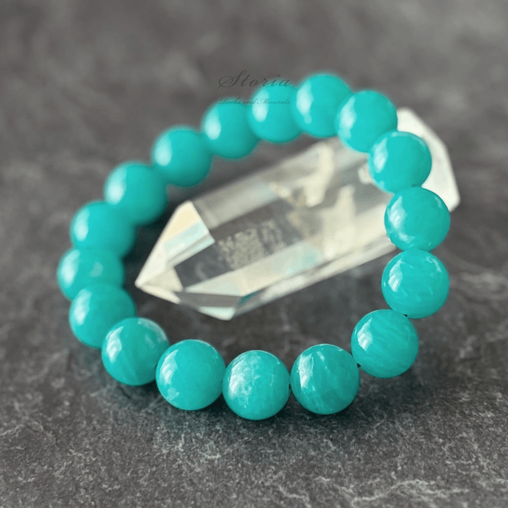 アマゾナイトの美しすぎる高発色なグリーン、その秘密に迫る！