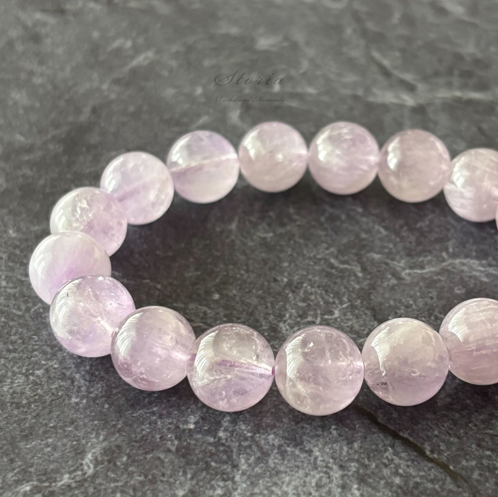 日々のストレスや不安を手放したい方へ。ラベンダーアメジストの優しい力