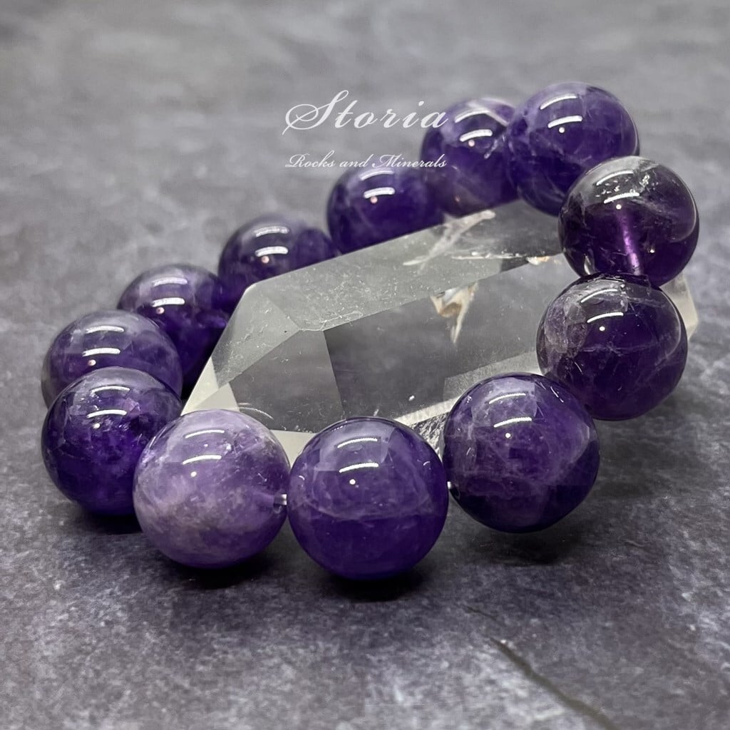 ザンビアのアメジスト採掘：深い紫に秘められた物語