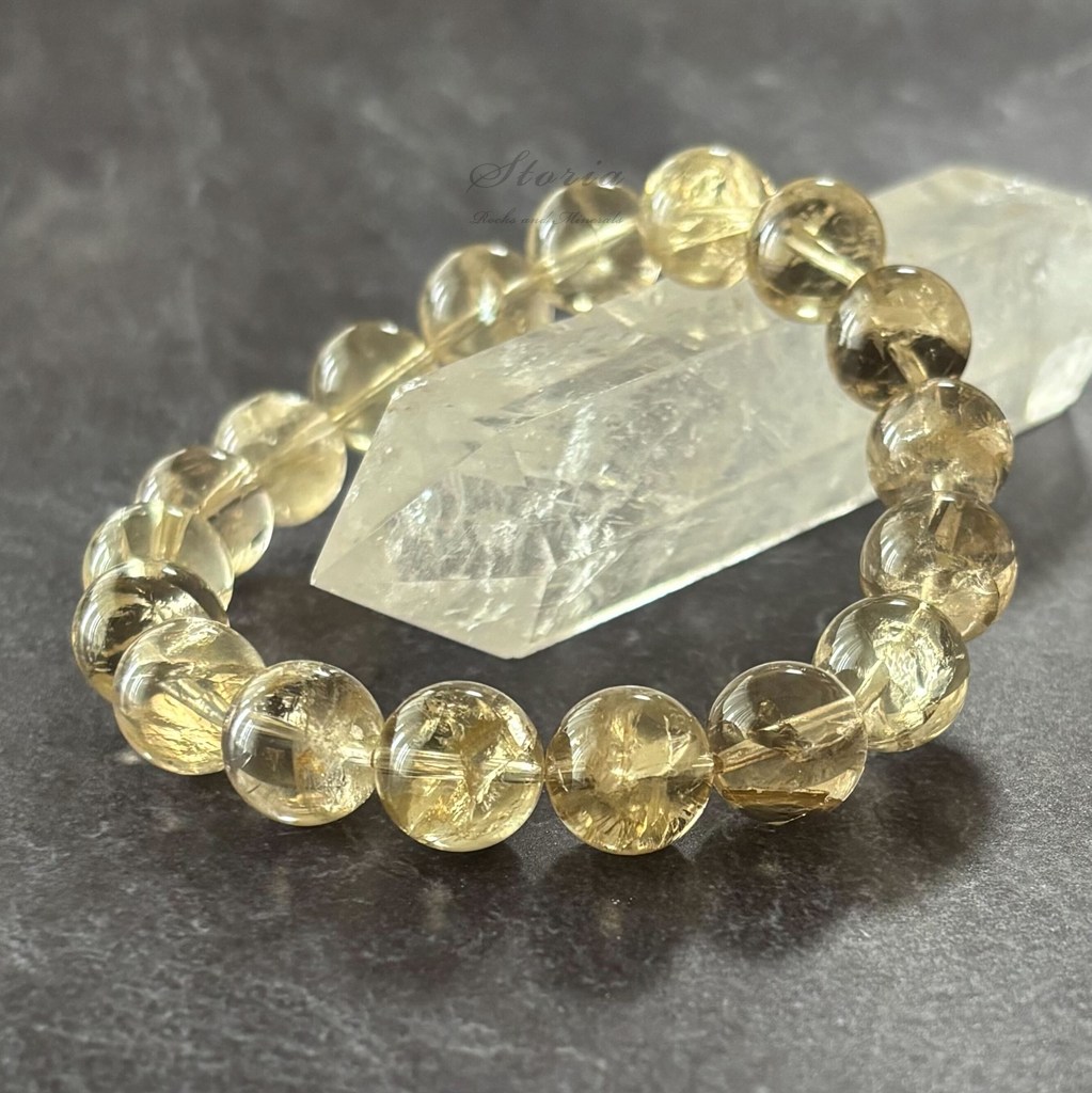 レモンクォーツとシトリン、どちらも黄色の水晶だけど何が違うの？