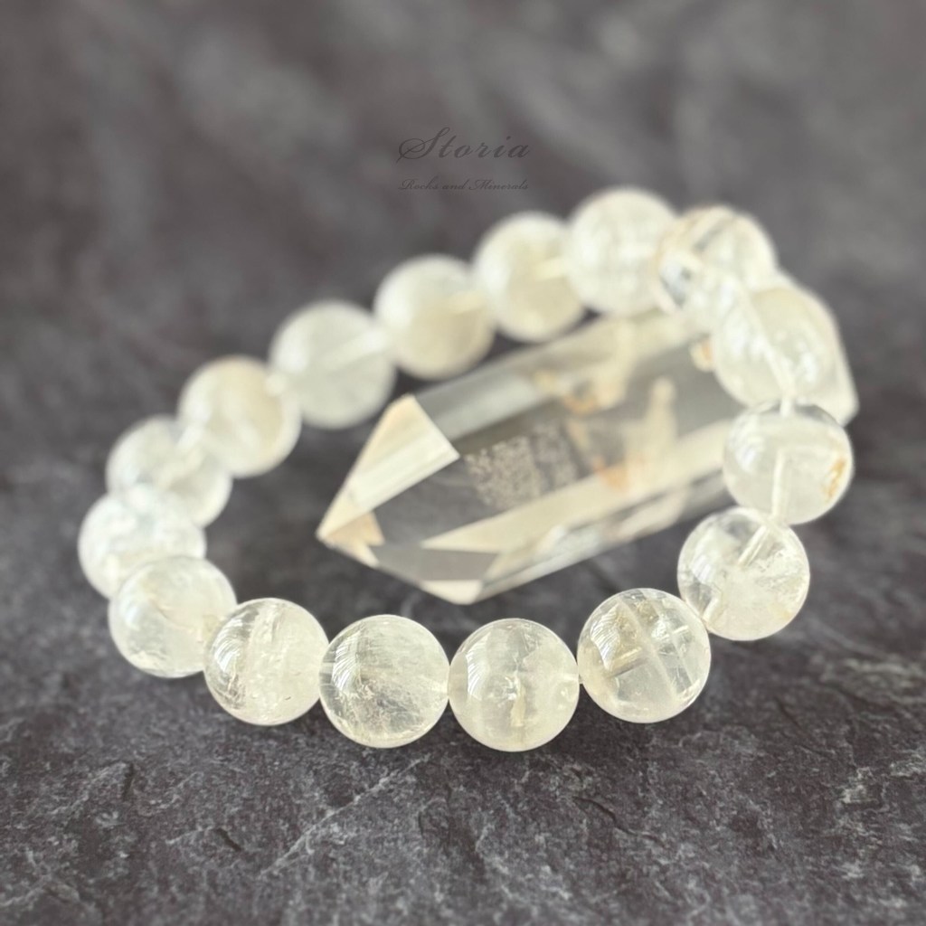 天使のはしごはなぜ生まれるのか？ エンジェルラダークォーツの模様の秘密